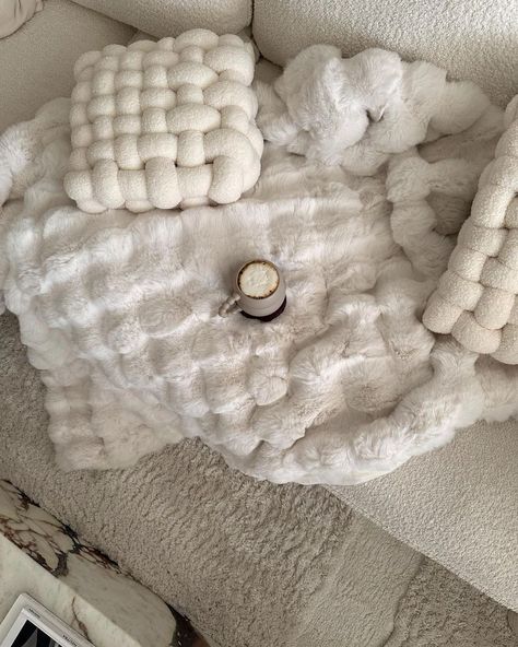 Sofa Room Decor, Home Office Sofa, Fluffy Throw Pillows, Ivory Throw Pillows, Sofa Room, Crochet Pillows, Office Sofa, Winter Home Decor, Winter House