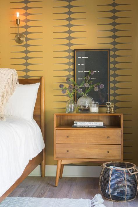 2018 Defend the Trend - Pattern: Wallpaper | HGTV's Defend the Trend 2018 | HGTV Modern Wallpaper Bedroom, Grey And White Wallpaper, Mid Century Wallpaper, Vintage Wallpapers, Mid Century Bedroom, Mid Century Modern Bedroom, Mudroom Design, 4 Wallpaper, Yellow Bedroom