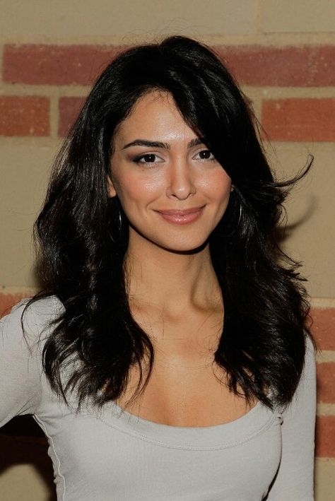 Nazanin Boniadi...aaahhh she's so pretty Nazanin Boniadi, Deep Winter Palette, Amal Alamuddin, Star Beauty, Deep Winter, 80th Birthday, Girl Crushes, Royce