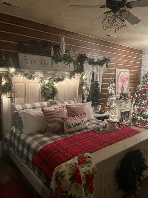 Bedding Ideas Cozy Winter, Western Christmas Bedroom, Christmas Cabin Bedroom, Aesthetic Christmas Decor Bedroom, Christmas Beds, Christmas Room Aesthetic, Fireplace Headboard, Christmas Bedroom Aesthetic, Xmas Bedroom