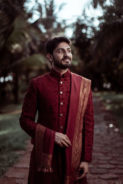 Grooms Are Going Head To Toe Monotone With Their Sherwanis, & We Like It! Maroon Sherwani, Indo Western Outfits For Men, Groom Trends, Formal Dress For Men, Indian Wedding Suits Men, Indian Wedding Clothes For Men, Sherwani For Men Wedding, Wedding Outfits For Groom, Indian Groom Wear