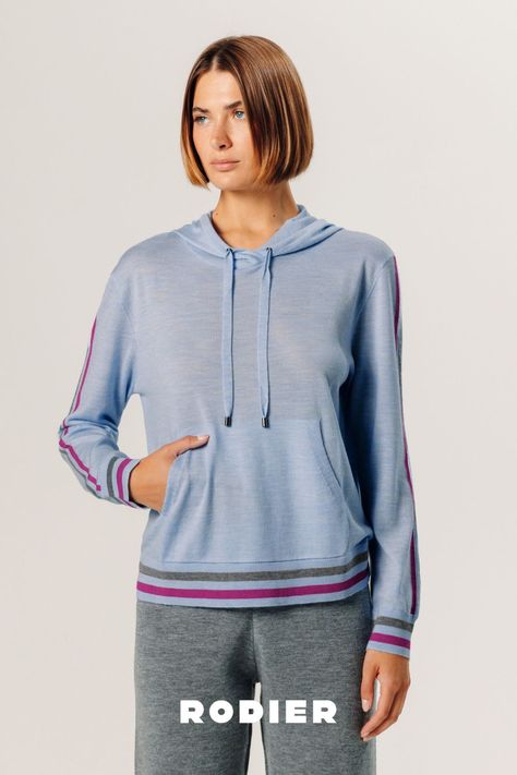 RODIER AUTOMNE-HIVER 2024
Découvrez notre pull à capuche en laine mérinos bleu ciel, alliant confort et qualité pour une pièce incontournable. Parfait pour les journées fraîches, ce modèle deviendra rapidement un favori. Avec son style sport-chic, il apporte chaleur et élégance à toutes vos tenues.
#rodier #rodierparis #nouvellecollection #pullmerinos #automnehiver2024 #fashion #outfitidea #tenueautomne #autumnfashion #tenuefemme Short Cuir, Sport Chic, Mix Match, Bleu Marine, Merino Wool, Wool, Sweatshirts