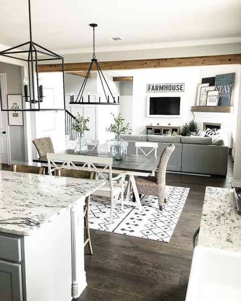 Black and white rug and lighting Dining Room Layout, Farmhouse Dining Rooms Decor, Modern Farmhouse Dining Room, Farmhouse Dining Room Table, Modern Farmhouse Dining, Dining Room Combo, Kitchen And Dining Room, Versace Home, Farmhouse Dining Table