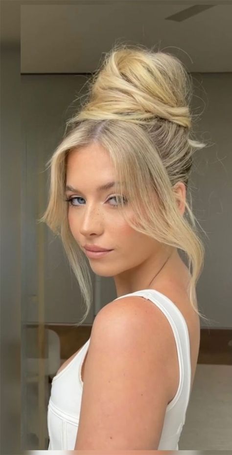 messy french twist updo, messy high bun, messy upstyle, messy textured upstyle, wedding updos, wedding hairstyle, messy updo hairstyle for elegant look, messy updos, hairstyle ideas , updo, wedding updo hairstyle , 90s updos, textured updo, upstyle Top Knot Updo Wedding, Sleek Updos For Long Hair, Fancy Hairstyles Updo, Messy Up Do, Messy High Updo, Messy Upstyle, Messy French Twist Updo, Modern French Twist Updo, High Bun Messy