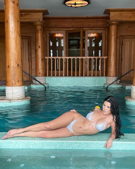 Kourtney Kardashian Snapchat, Aspen Trip, Kourtney Kardashian Instagram, Kardashian Show, Kendall Jenner Instagram, Kylie Jenner Instagram, Kardashian Jenner, Kourtney Kardashian, Tv Stars