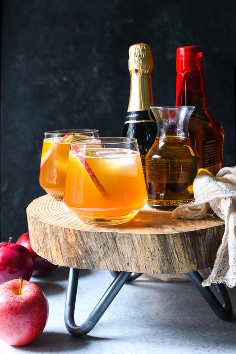 Bourbon Apple Cider Punch Spiked Apple Cider Punch, Punch For A Crowd, Apple Cider Punch Recipes, Spiked Apple Cider Recipe, Cider Drink Recipes, Apple Cider Whiskey, Crockpot Apple Cider, Bourbon Party, Spiced Apple Cider Recipe