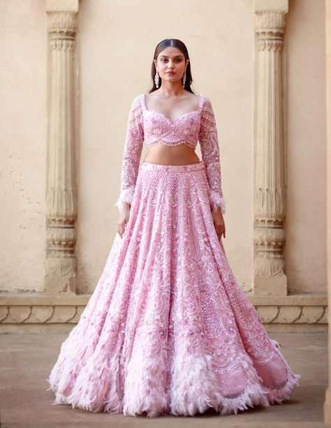 Looking for a stunning pastel reception collection for your Indian bridal wedding? Look no further than B Anu Designs! Our carefully curated collection features gorgeous pastel hues and intricate designs, perfect for your special day. Made to Order Indian Wedding Bride Dress and Custom Made Indian bridal wear (Bay Area) Online Shipping Worldwide to UK, Germany, USA, Australia, Canada. Sweetheart Neckline Lehenga, Pastel Reception, Wedding Bride Dress, Indian Bridal Couture, Pink Wedding Receptions, Pink Bridal Lehenga, Chinese Fancy Dress, Heavy Lehenga, Bridal Trousseau