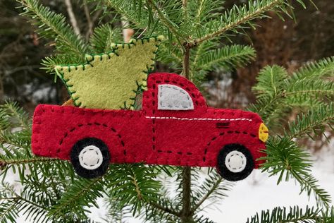 Vintage Red Truck with Christmas Tree | Downeast Thunder Farm Christmas Applique Patterns, Truck With Christmas Tree, Truck Ornament, Christmas Tree Kit, Baby Mobil, Unicorn Christmas, Felt Crafts Christmas, Christmas Felt, Felt Christmas Decorations