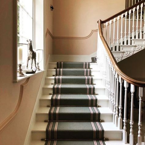 How beautiful is this grand staircase? Designed by @vsp_interiors and the custom “Ribbon” stair runner was supplied and fitted by our team. Vsp Interiors, Victorian Hallway Ideas, Interior Garden Design, Bath Town, Stairs Runner, Victorian House Interiors, Victorian Hallway, Foyer Staircase, Staircase Runner