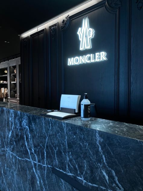 Mogul Aesthetic, Moncler Aesthetic, Moncler Store, Moncler Logo, Paris Store, City Of Paris, Logos Ideas, St Moritz, Feed Ig