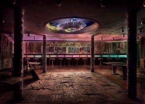 This is an abandoned bar/nightclub, hidden deep within private, treed area. Basement Bar Ideas Modern, Industrial Basement Bar, Small Basement Bar, Modern Basement Bar, Haunted Photos, Rustic Basement Bar, Abandoned Hotels, Rustic Basement, Modern Basement