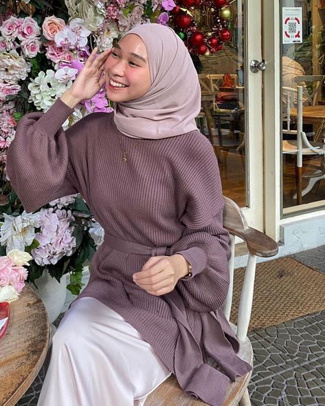 Modest Purple Outfits, Ootd Purple Outfit Hijab, Purple Style Outfit Hijab, Ootd Mauve, Lilac Outfit Hijab, Purple Hijab Outfit, Lilac Outfit Ideas, Aesthetic Muslim Outfits, Purple Hijab