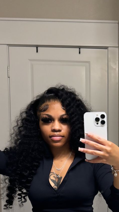 Wand Curl Lace Front Wigs, No Part Lace Front Wigs, Wet And Wavy Lace Front Wig Middle Part, Flip Over Wig Install Deep Wave, Baddie Curly Wig Hairstyles, Wand Curl Flip Over, Deep Side Part Wand Curls, No Part Wand Curls, 17th Birthday Ideas Black Women