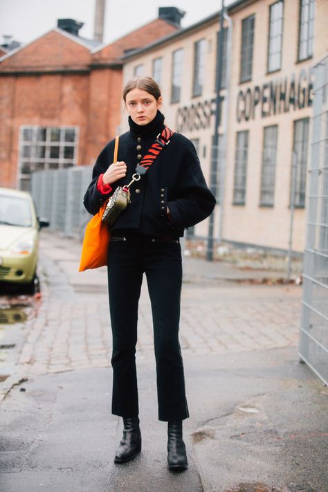 On the Street: Oslo Runway and CPHFW F/W 18 Orange And Black Outfits For Women, Oslo Street Style, Outfit Designer, Moda Chic, Fashion Blogger Style, Looks Street Style, Street Style Inspiration, Mode Inspo, 가을 패션