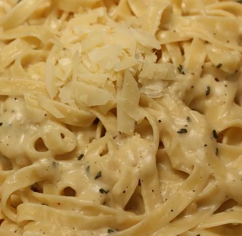 The Old Spaghetti Factory Alfredo Sauce Recipe Spaghetti Factory Recipes, Mini Antipasti, Old Spaghetti Factory, Mizithra Cheese, Snack Recipe Ideas, Spaghetti Factory, Tapenade Recipe, Pasta And Sauce, Pasta Board