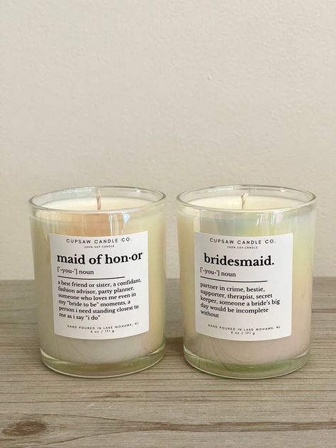 6oz soy candle in the scent of your choice in an iridescent jar! These make the cutest touches to your Maid of Honor or Bridesmaid Proposals or Day of Wedding gifts. Day Of Bridesmaid Gifts, Day Of Wedding Gifts, Maid Of Honor Gift Ideas, Bridesmaid Proposal Ideas, Bridesmaid Proposal Candle, Proposal Candles, Bridesmaid Candle, Will You Be My Bridesmaid Gifts, Maid Of Honor Proposal