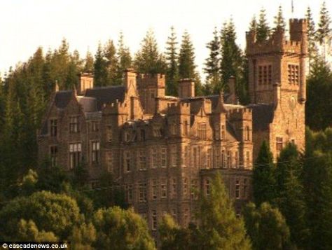 Scottish Castles For Sale, Carbisdale Castle, Northern Scotland, Highlands Castle, Highland Village, Chateau Medieval, Youth Hostel, Castle Scotland, Castle Mansion