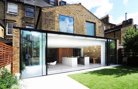 A really cool modern extension on a old house London Houses, Glass Extension, Modern Extension, Glass Walls, Casa Exterior, Design Exterior, English House, House Extensions, Terrace House