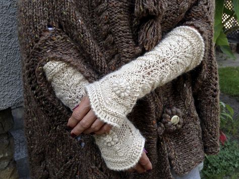 Glove Pattern, Crochet Gloves Pattern, Gloves Pattern, Crochet Lace Edging, Crochet Fingerless Gloves, Crochet Gloves, Crochet Flower Patterns, Knitted Gloves, Knitting Inspiration