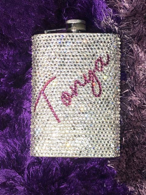 Diy Flask Decorating Ideas, Bedazzled Flask, Rhinestone Flask, Flask Garter, Bedazzled Liquor Bottles, Epoxy Cups, Liquor Flask, Bling Ideas, Custom Rhinestone