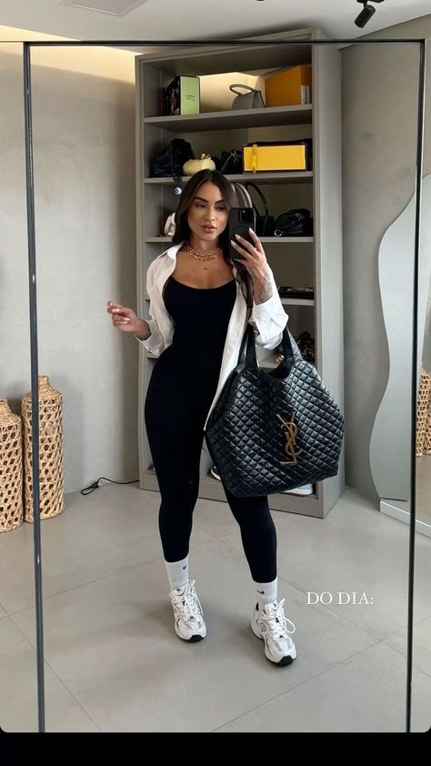 Comfy Legging Outfits Summer, Casual Retail Work Outfits, Spring Nyc Outfit Street Styles, Summer Leggings Outfits Casual, Summer Casual Outfits For Women 2024, Leggings Outfit Winter Dressy, Grown Woman Outfits Summer, Dressy Outfits With Sneakers, 60 Degree Weather Outfit Spring