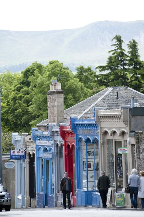 https://flic.kr/p/8gyccX | Morningside | Morningside shop fronts - for summer information on Edinburgh visit www.thisismyedinburgh.com Shopping Edinburgh, Edinburgh Shops, Morningside Edinburgh, Environment Studies, Pentland Hills, Clan Campbell, Dream Holidays, Visit Edinburgh, Scottish History