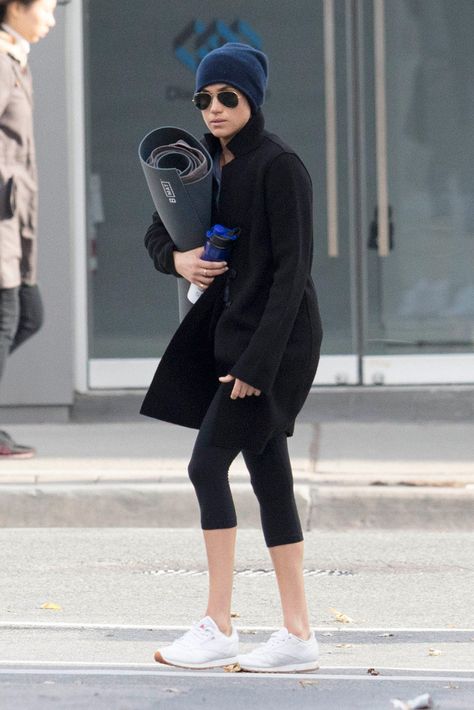 Meghan Markle Reebok Sneakers Meghan Markle Yoga, Celebrity Workout Style, Celebrity Workout Routine, Best Workout Leggings, Estilo Meghan Markle, Meghan Markle Outfits, Cowgirl Style Outfits, Kate And Meghan, Meghan Markle Style