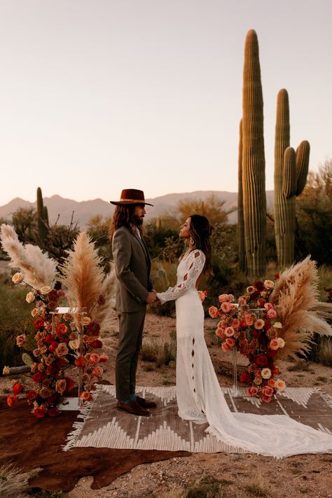 Saguaro National Park, Desert Elopement, Boho Wedding Inspiration, National Park Wedding, Pampas Gras, Desert Sunset, Elopement Ideas, Western Wedding, Desert Wedding