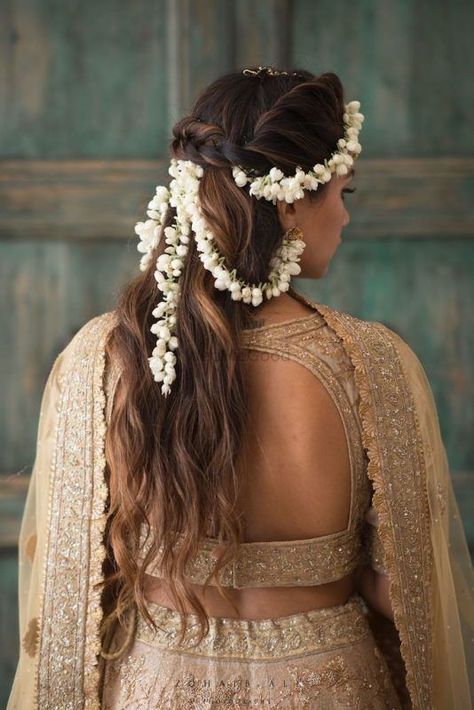 Non-Bridal Hairstyles For The Brides Who Want To Go Off Beat! | WedMeGood Easy Wedding Guest Hairstyles, Hairstyles For Indian Wedding, Pengantin India, Engagement Hairstyles, Bridal Bun, Bridal Hair Inspiration, Indian Wedding Hairstyles, Flowers In Her Hair, Open Hairstyles