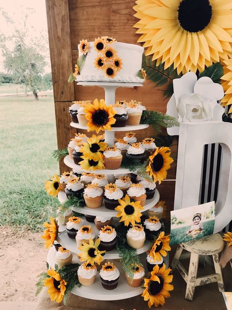 Sunflower themed birthday party 🌻 Sunflower 21st Birthday Party, Sunflowers Party Decorations, Sunflower Western Party, Sunflower First Birthday Party, Sunflower And Cow Birthday Party, 1st Birthday Sunflower Theme, Sun Flower Birthday Theme, Sunflower Centerpieces Birthday, First Birthday Sunflower Theme