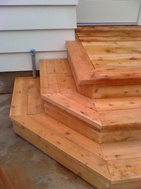 Round Deck Stairs, Octagon Deck Steps, Wood Stairs Outdoor, Wooden Front Steps, Front Door Steps Ideas, Wood Deck Steps, Corner Steps, Patio Stairs, Front Door Steps