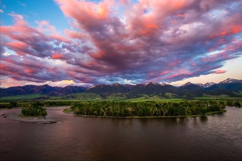 Paradise Valley Montana, Montana Aesthetic, Montana Landscape, Montana Vacation, Yellowstone River, Fav Place, Scenic Roads, Big Sky Country, Paradise Valley