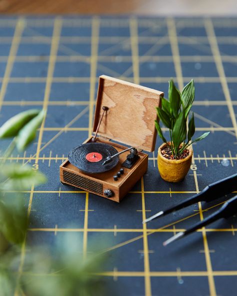 Small Shower, Farmhouse Tile, Doll Furniture Diy, Diy Doll Miniatures, Mini Doll House, Astuces Diy, Doll House Crafts, Mini Craft, Miniature Rooms