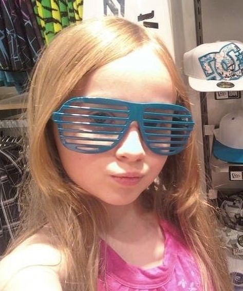 Sabrina Carpenter Little Kid, Sabrina Carpenter Young Photos, Sabrina Carpenter Childhood, Sabrina Carpenter As A Kid, Girl Meets World, Working Late, I Love Girls, Mirrored Sunglasses Women, Kids Pictures