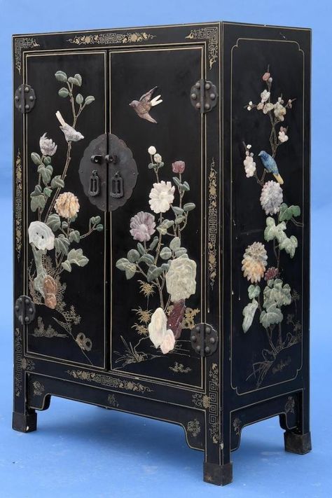 Classic House Interior, British Colonial Interiors, Chinoiserie Furniture, Chinoiserie Art, Painting Antique Furniture, Chinese Interior, Asian Furniture, Chinoiserie Decorating, Chinese Decor