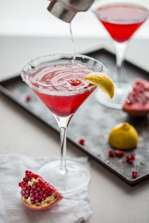 Can't wait to try this Pomegranate Lemon Drop Martini! Luttrellstown Castle, Lemon Drop Cocktail, Valentine's Dinner, Blackberry Wine, Lemon Cocktail, Ruby Red Color, Lemon Drop Martini, Sweet Tart, Martini Recipes