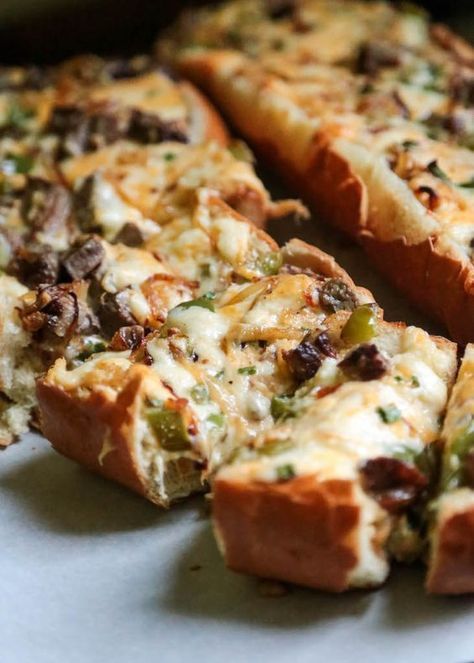 Cheesy Philly Cheesesteak Bread - www.countrycleaver.com Cheesesteak Bread, Party Bread, Sweet Potato Rolls, Cheesesteak Recipe, Pizza Roll, Appetizer Party, Philly Cheese, Cheese Steak, Cheesy Bread