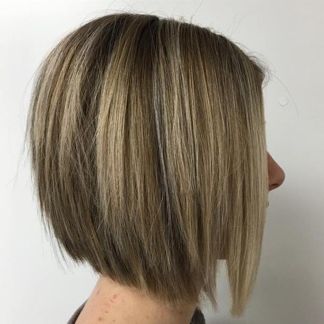 Slanted Bob for Straight Hair Highlights For Brown Hair, Hair Ritual, Choppy Bob Hairstyles, Choppy Bob, Straight Bob, Short Wavy Hair, Great Hairstyles, Short Wavy, Brown Hair With Highlights