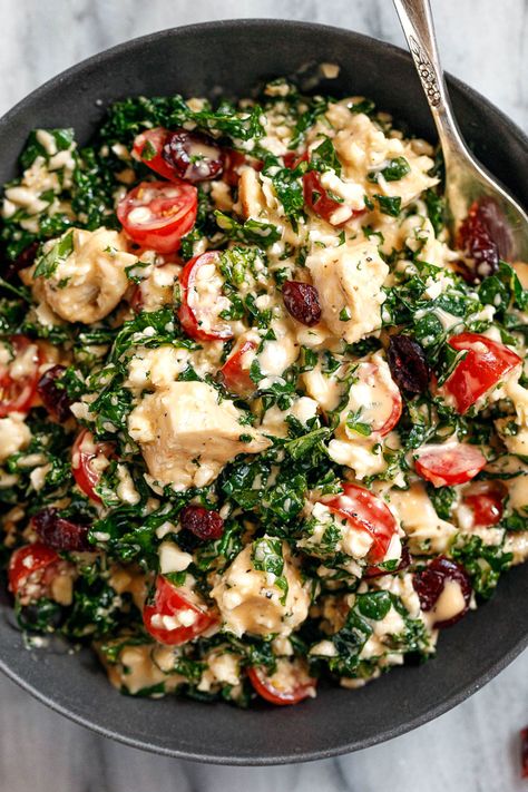 Healthy Chicken Kale Salad - #salad #chicken #eatwell101 #recipe - This chicken kale salad is so easy and packed to the max with goodies! - #recipe by #eatwell101 Chicken Kale Salad, Honey Chipotle Sauce, Kale Chicken Salad, Salad Kale, Chicken Kale, Salad Chicken, Kale Salad Recipes, Yummy Salads, Honey Chipotle