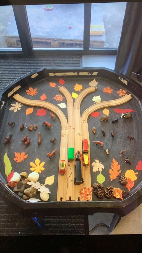 Autumn Tree Display Eyfs, October Eyfs Activities, Autumn Activities Eyfs, Halloween Tuff Tray, Autumn Activities For Toddlers, Autumn Eyfs Activities, Autumn Eyfs, Tuff Tray Ideas Toddlers, Eyfs Classroom