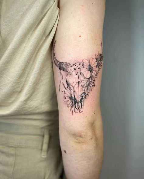 Feminine Cow Skull Tattoo, Bull And Flowers Tattoo, Cow Skull Back Tattoo, Thigh Tattoos Women Cover Up, Cow Skull With Flowers Tattoo, Bull Skull Tattoo Women, Texas Tattoo Ideas For Women, Longhorn Skull With Flowers, Western Tattoo Ideas For Women