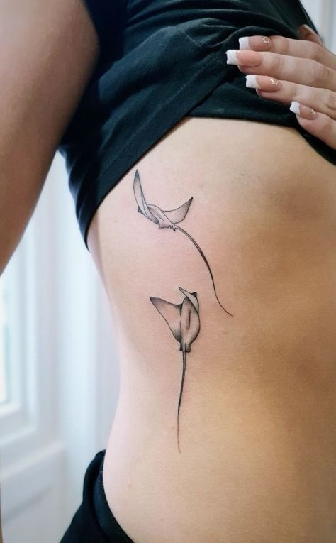 Small Rib Tattoos, Stingray Tattoo, Rib Tattoos For Women, Back Tattoo Women, Subtle Tattoos, Spine Tattoos, Best Tattoo Designs, Rib Tattoo, Dope Tattoos