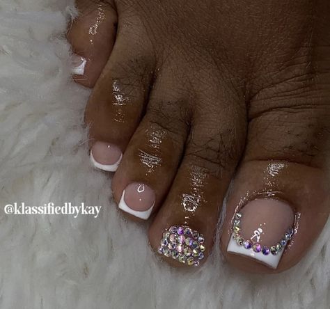 Jewels On Toenails, Toenail Art Designs With Rhinestones, French Tip Toenails With Rhinestones, Bling Pedicure Rhinestones, French Tip Toe Nails With Rhinestones, White French Tip Toes With Rhinestones, French Tip Pedicure With Rhinestones, White Acrylic Toes With Rhinestones, Rhinestone French Tip Toes