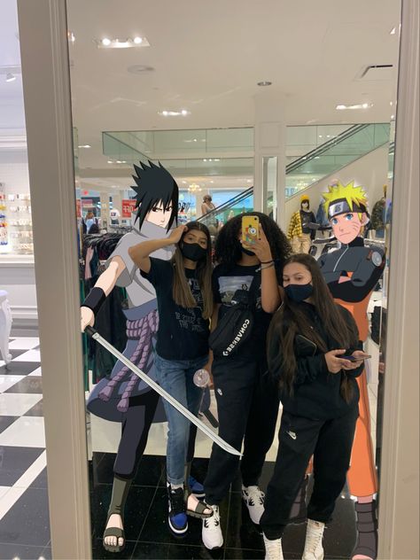 Sasuke Uchiha Naruto, Taking Selfie, Anime Streetwear, Mirror Pic, Friend Goals, Naruto Anime, Sasuke Uchiha, Naruto, Street Wear