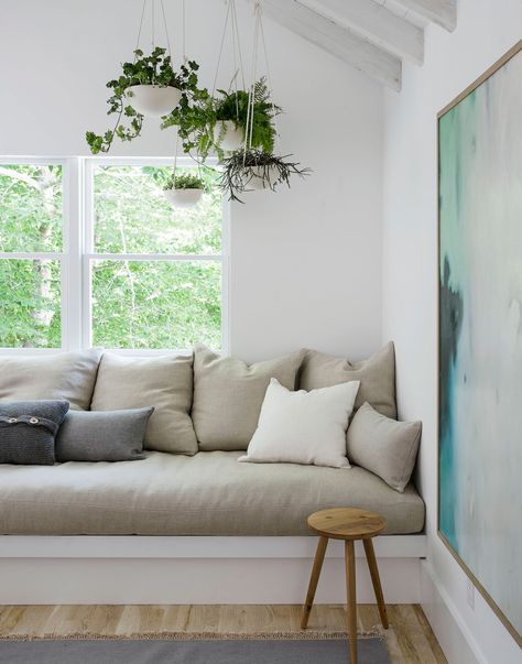 Idea to Steal: Built-In Sofas on apartment 34 #fallhomeupdates #interiordesign Scandinavian Beach House, Built In Couch, Built In Sofa, Built In Seating, Beach House Interior, Hamptons House, Room Deco, Built In Bench, Lounge Room