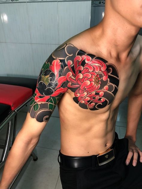 Chest Tattoo Japanese, Japanese Leg Tattoo, Koi Tattoo Sleeve, Tato Paha, Japanese Tattoos For Men, Tato Dada, Tattoo Japanese Style, Japanese Flower Tattoo, Bird Tattoo Wrist