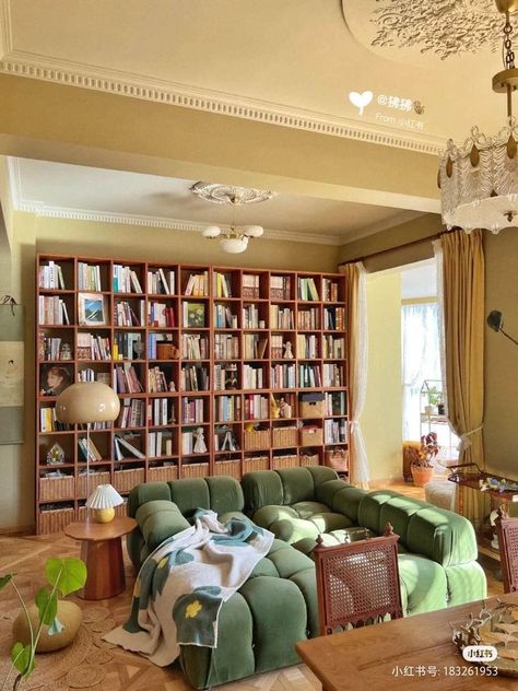 Plush Living Room Ideas, Eclectic Home Exterior, Mini Home Library, Vintage Home Interior Design, Ny Apartment, Nyc Loft, Oak House, Abandoned Homes, Home Design Inspiration