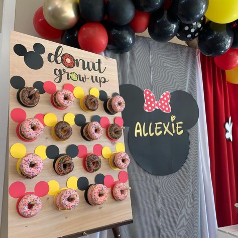 374 Likes, 11 Comments - MommyMeLLCreates (@mommymellcreates) on Instagram: “Donut grow up! My first doughnut wall 🍩 Kids grow up so fast! Let us all enjoy the sugar rush 🤤 —…” Oh Twodles Birthday Boy, Doughnut Wall, Mickey Mouse Birthday Theme, Mickey Mouse Birthday Decorations, Mickey First Birthday, Mickey 1st Birthdays, Twodles Birthday, Mickey Mouse Themed Birthday Party, Fiesta Mickey Mouse