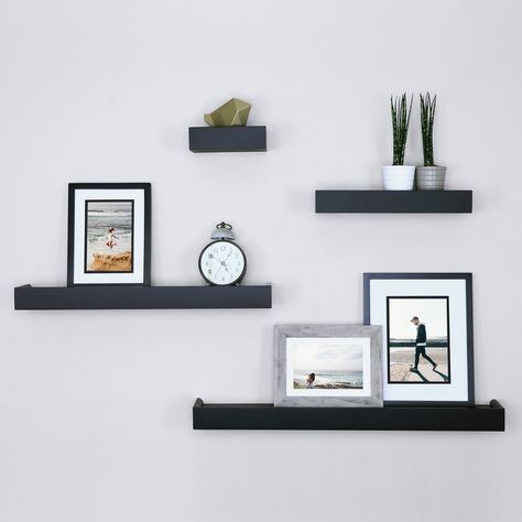 Modern Floating Shelves, Floating Shelves Living Room, Black Floating Shelves, Modern Wall Shelf, Black Shelves, Regal Design, Wall Shelves Design, Floating Shelves Diy, Mounted Shelves