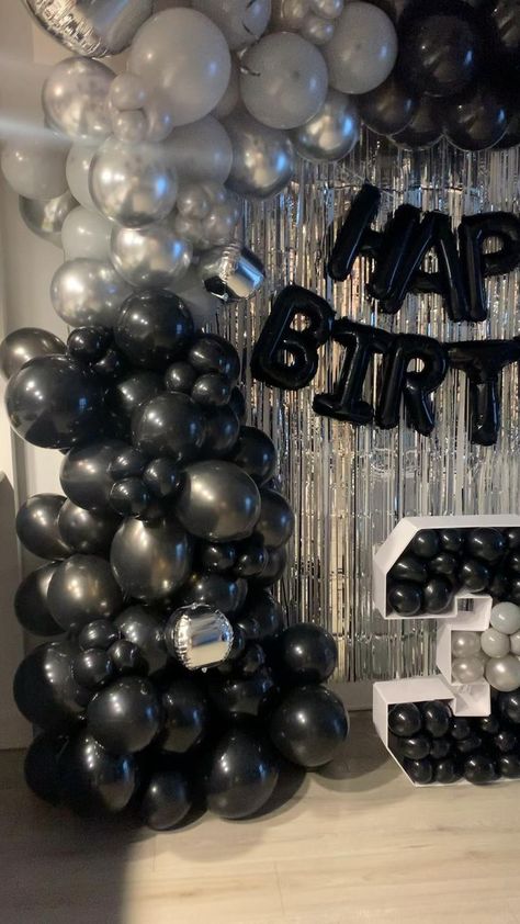 Men Birthday Party, Centerpieces Birthday, 30th Bday Party, 18th Birthday Decorations, 21st Bday Ideas, Birthday Decorations For Men, Happy Birthday Decor, Manchester United Kingdom, 30th Birthday Decorations